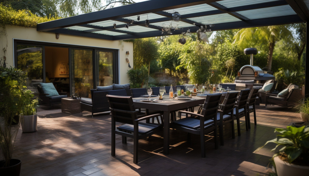 Général - Comment fonctionne une pergola bioclimatique et quels sont les accessoires adaptés ?